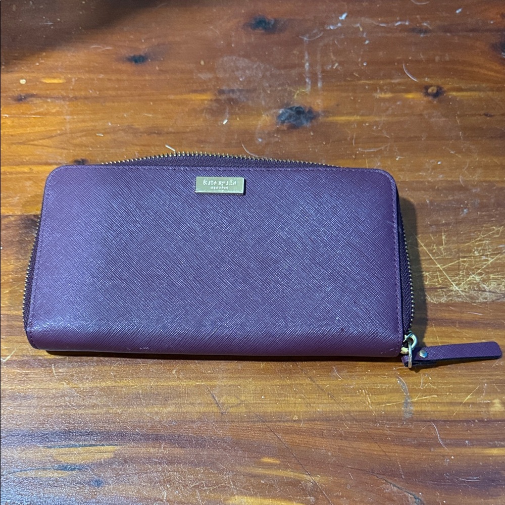 💥 SOLD LOCALLY💥 Kate Spade Plum Zip Wallet